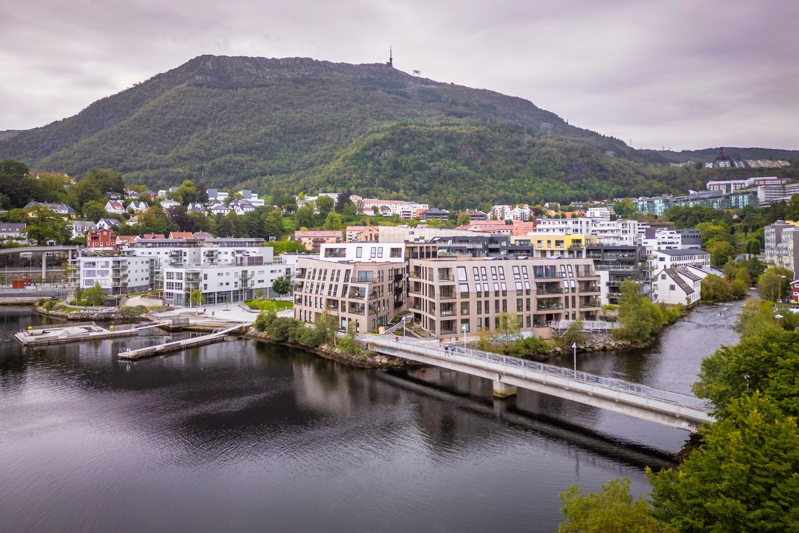 - Alt i alt tilbyr denne beliggenheten "alt" man kan ønske seg av fasiliteter og tilbud like utenfor gatedøren - Galleribilde