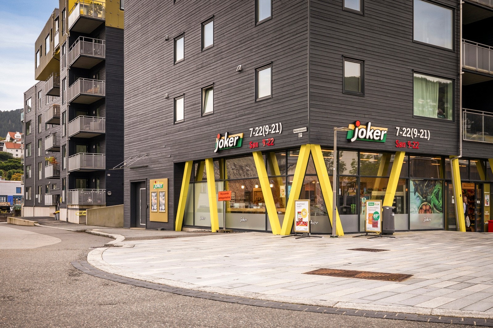 - Det er både Bunnpris og Joker rett ved, som begge er søndagsåpne - Galleribilde