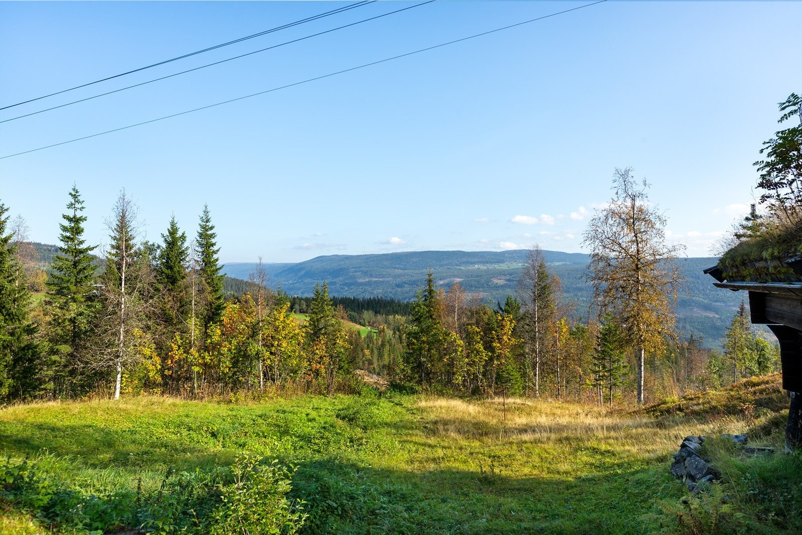 Fra eiendommen har man flott utsikt utover dalen. Galleribilde