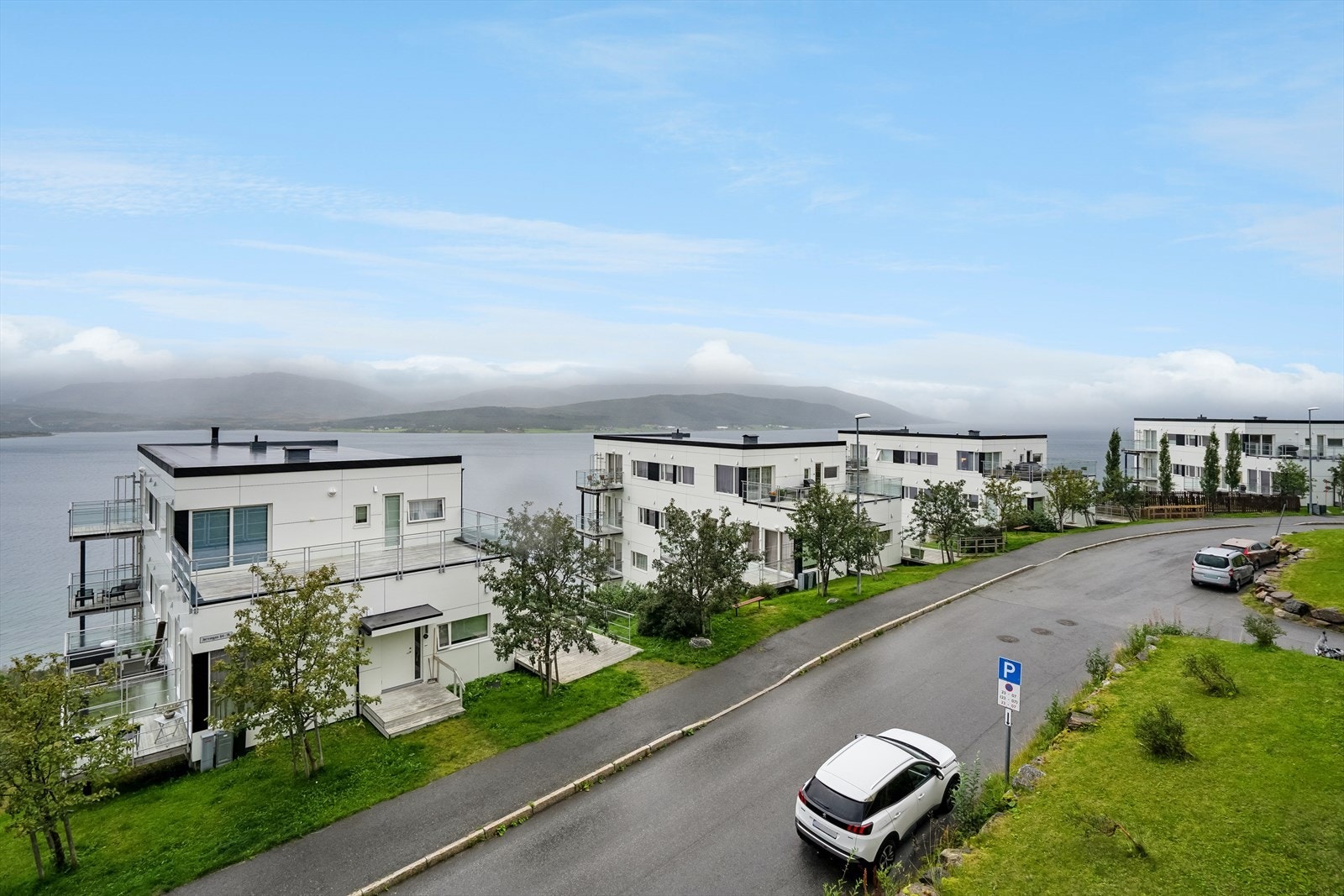 Utsikt mot nord fra leilighetens balkong Galleribilde