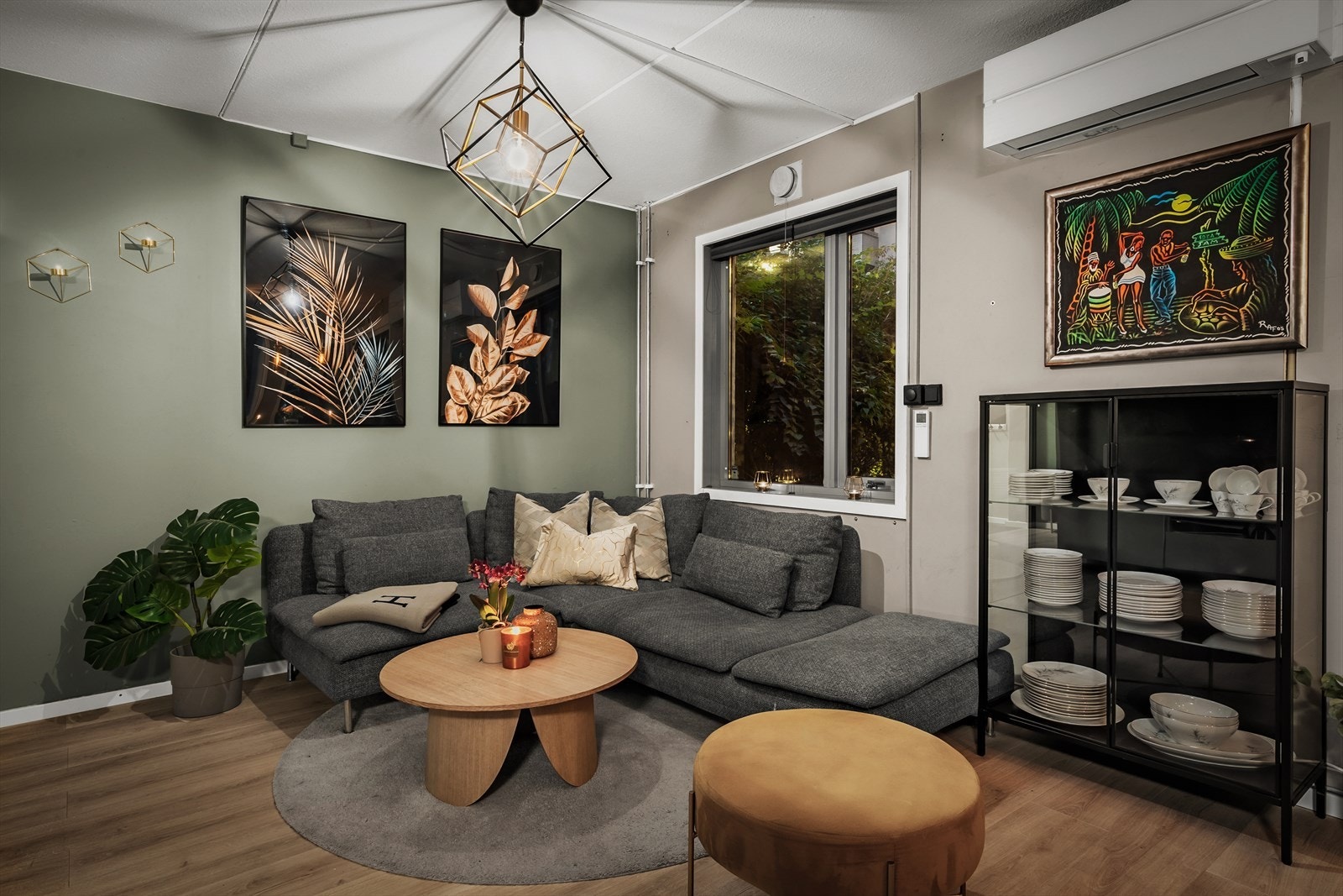 Velkommen til en pen og innbydende 4-roms selveierleilighet - en unik mulighet på flotte Torshov. Galleribilde