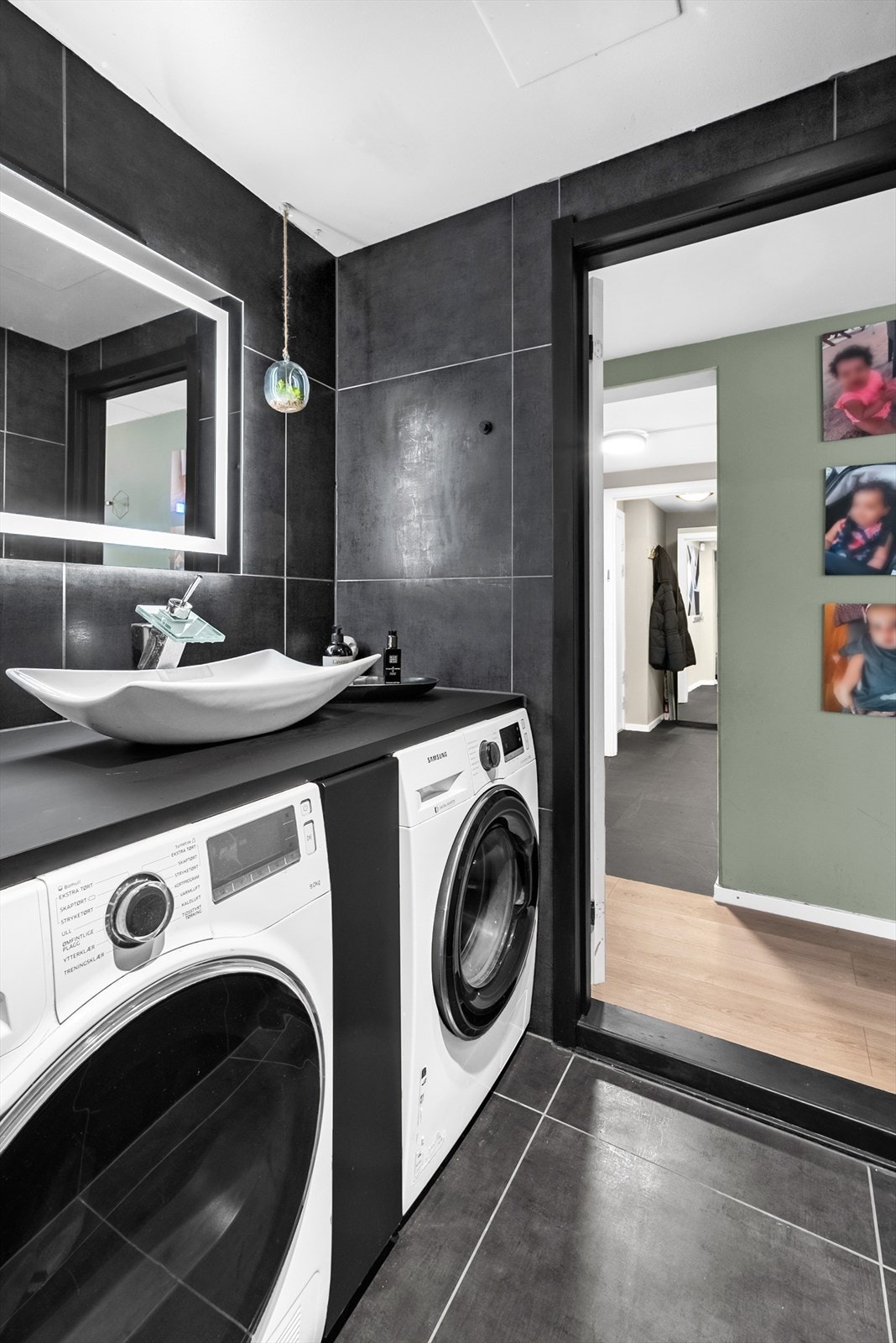 Plassen på badet er godt utnyttet! Galleribilde