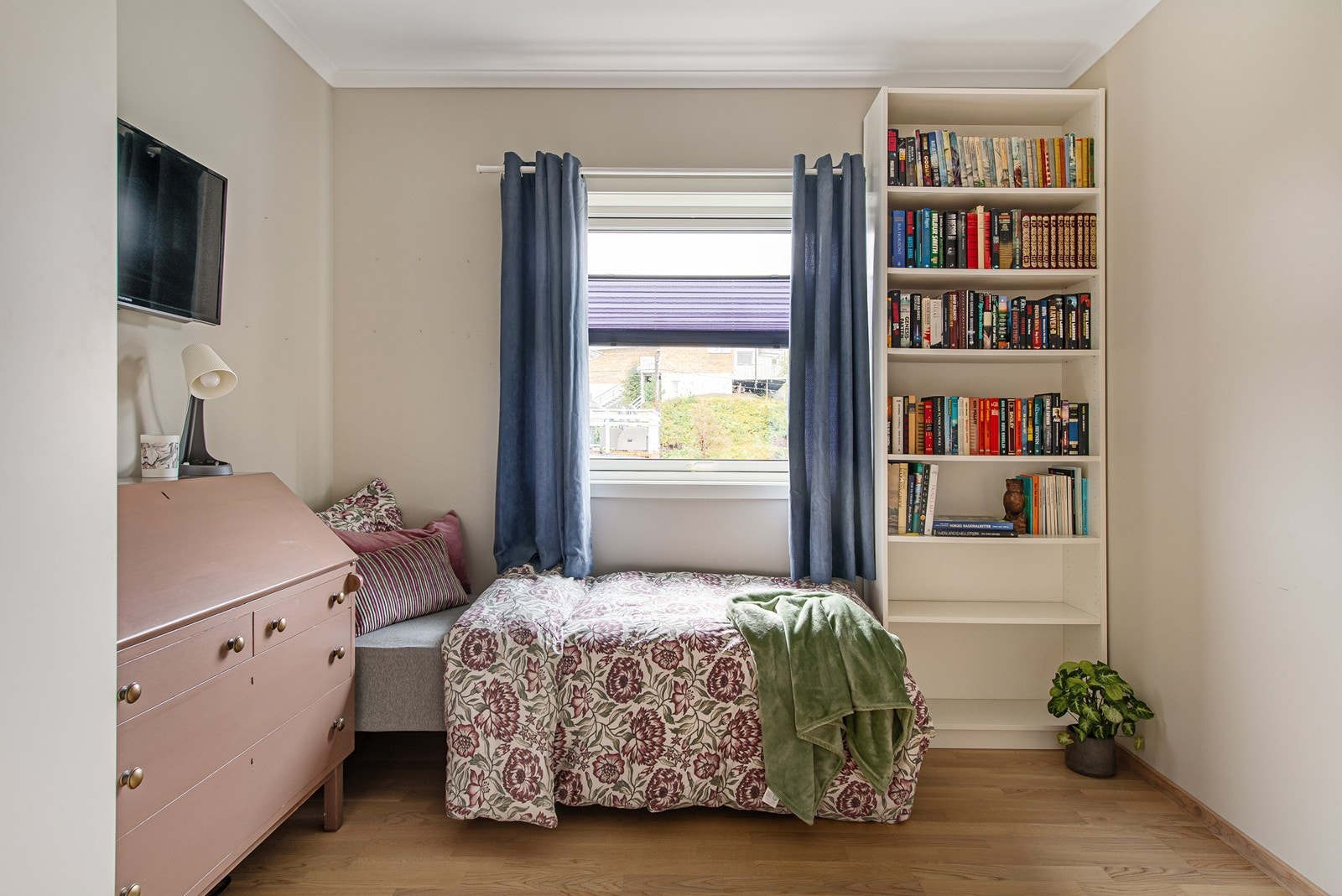 Soverom 2 - perfekt for gjester, hjemmekontor eller barnerom Galleribilde