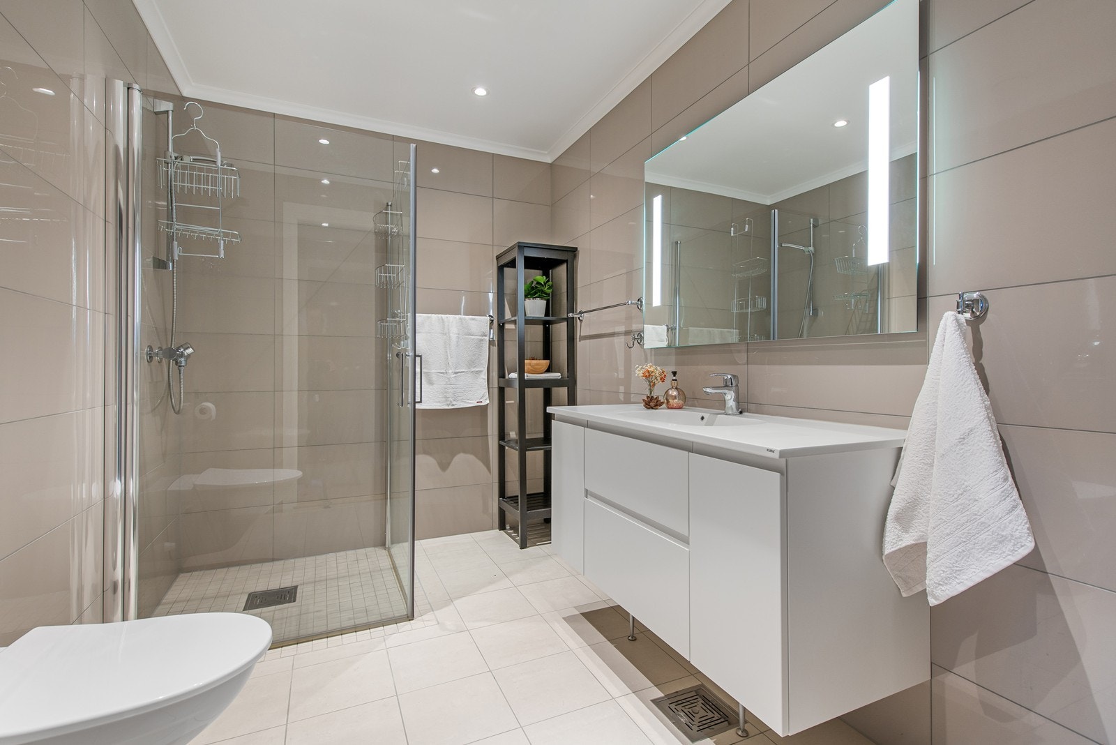 Baderommet har en delikat innredning og er et fint sted og starte og avslutte dagen Galleribilde