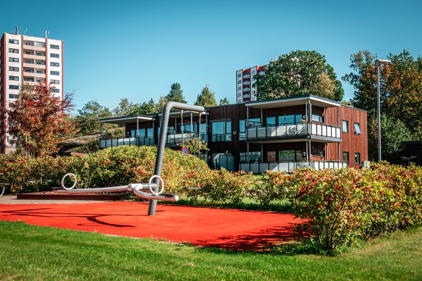 Det er lekeplass et ekte steinkast unna leiligheten for barn og barnebarn Galleribilde