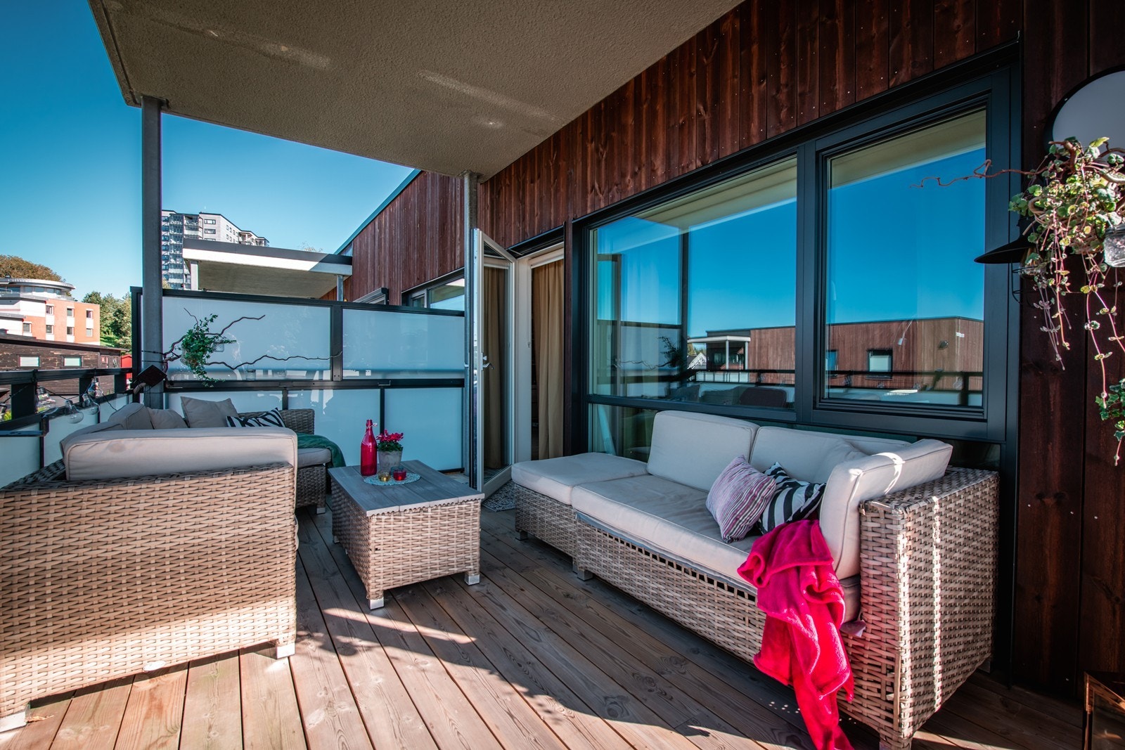 Balkongen er romslig og med nesten ingen innsyn Galleribilde