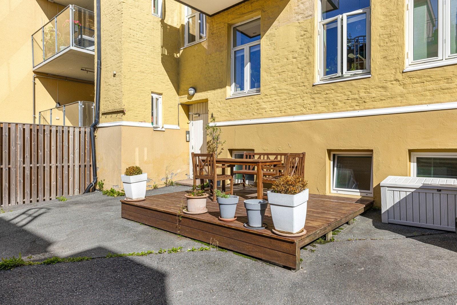 Hyggelig samlingssplass for beboerne rett utenfor leiligheten. Galleribilde