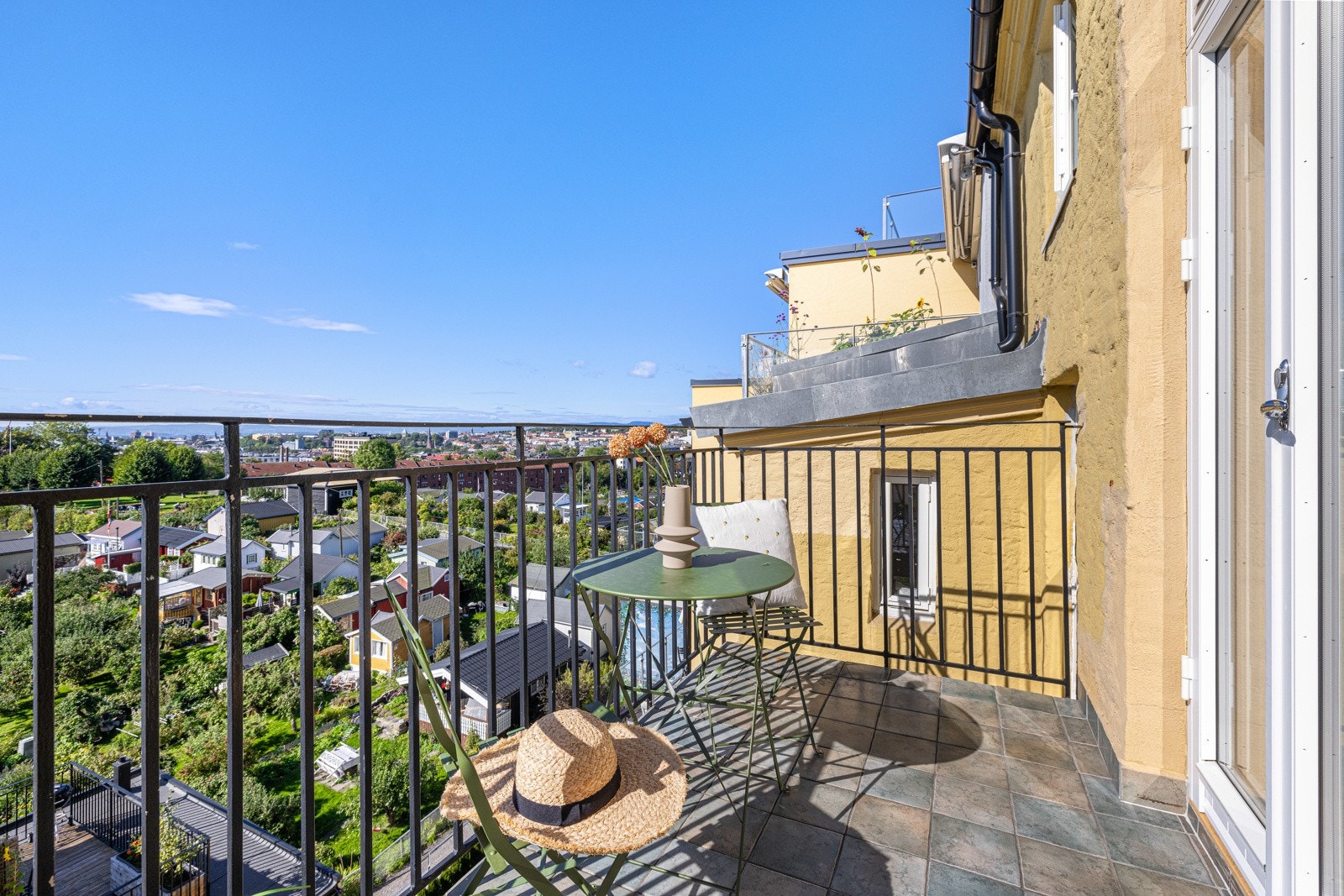 Her kan sommerkveldene nytes. Galleribilde