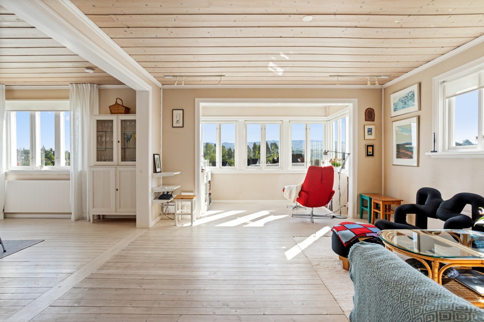 Stue med glassveranda, gode lysforhold og flott utsikt Galleribilde