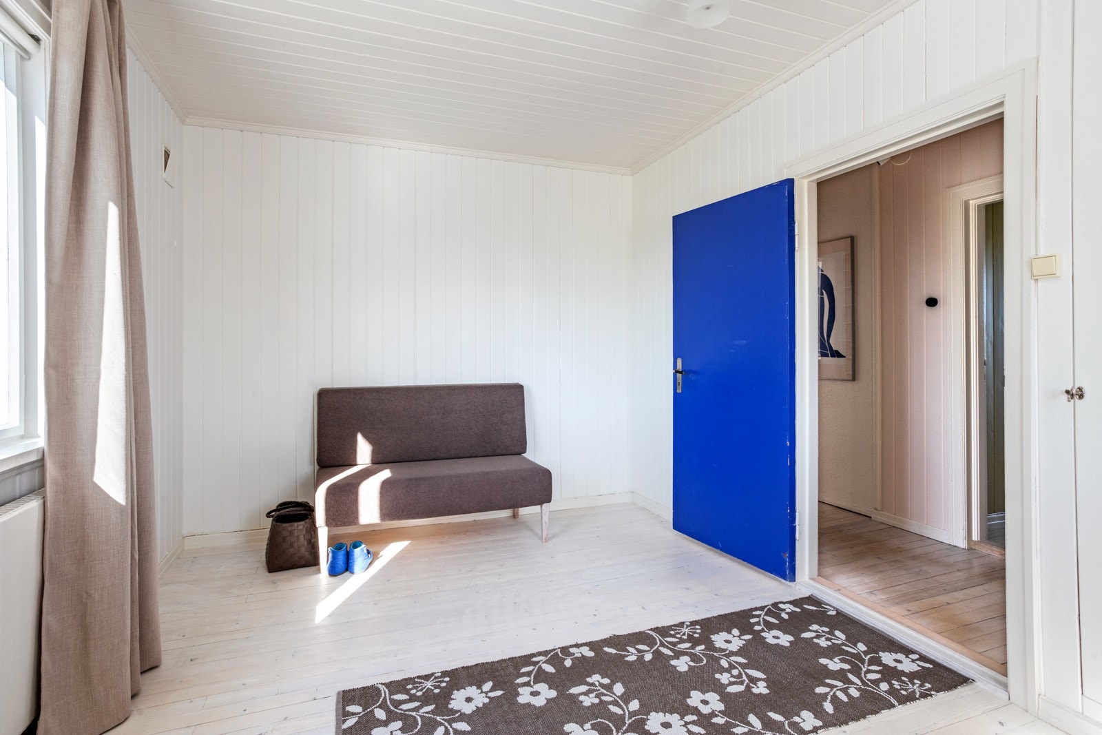 Hovedsoverommet er romslig med god plass til en dobbeltseng Galleribilde