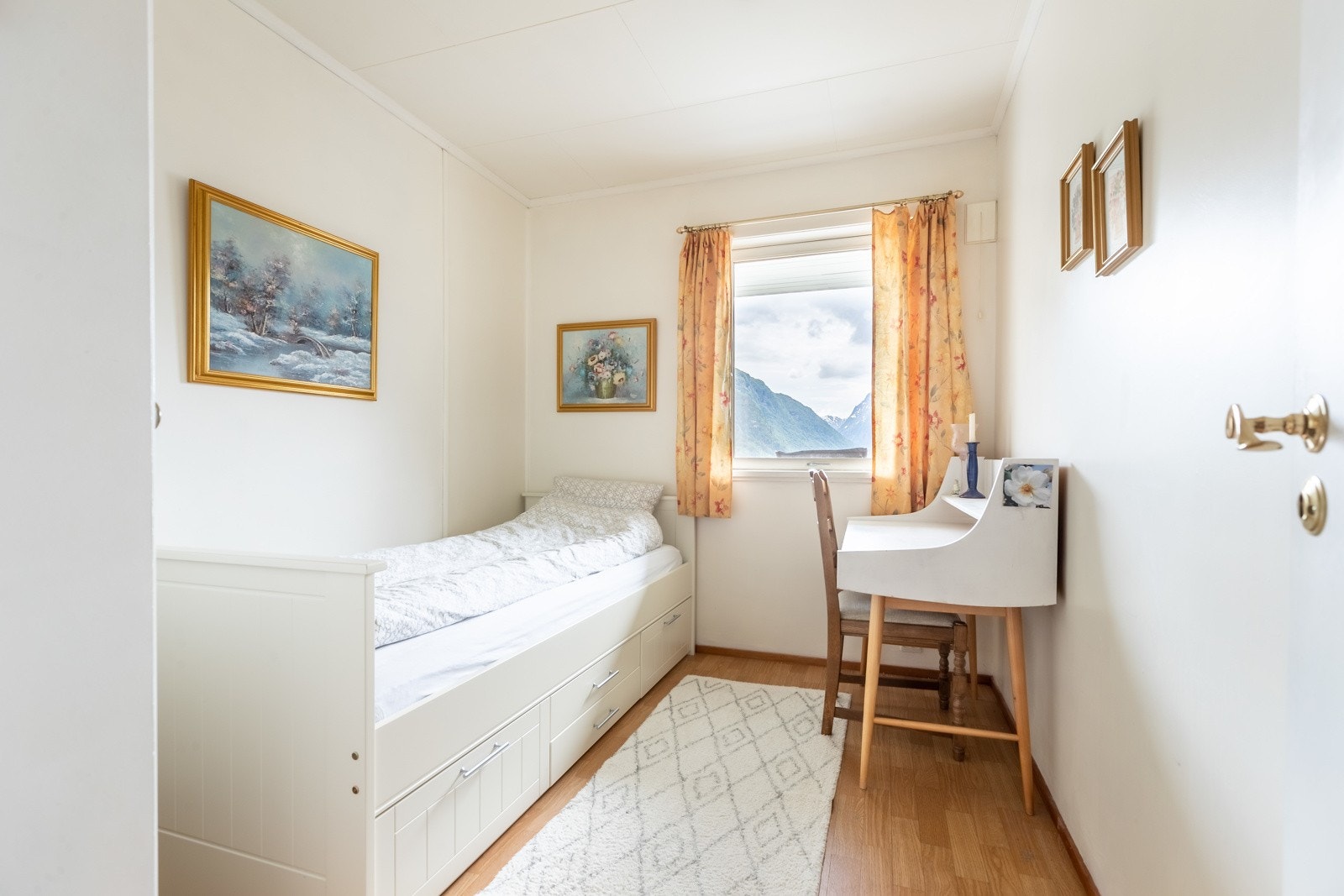 Soverom h. etg. Galleribilde