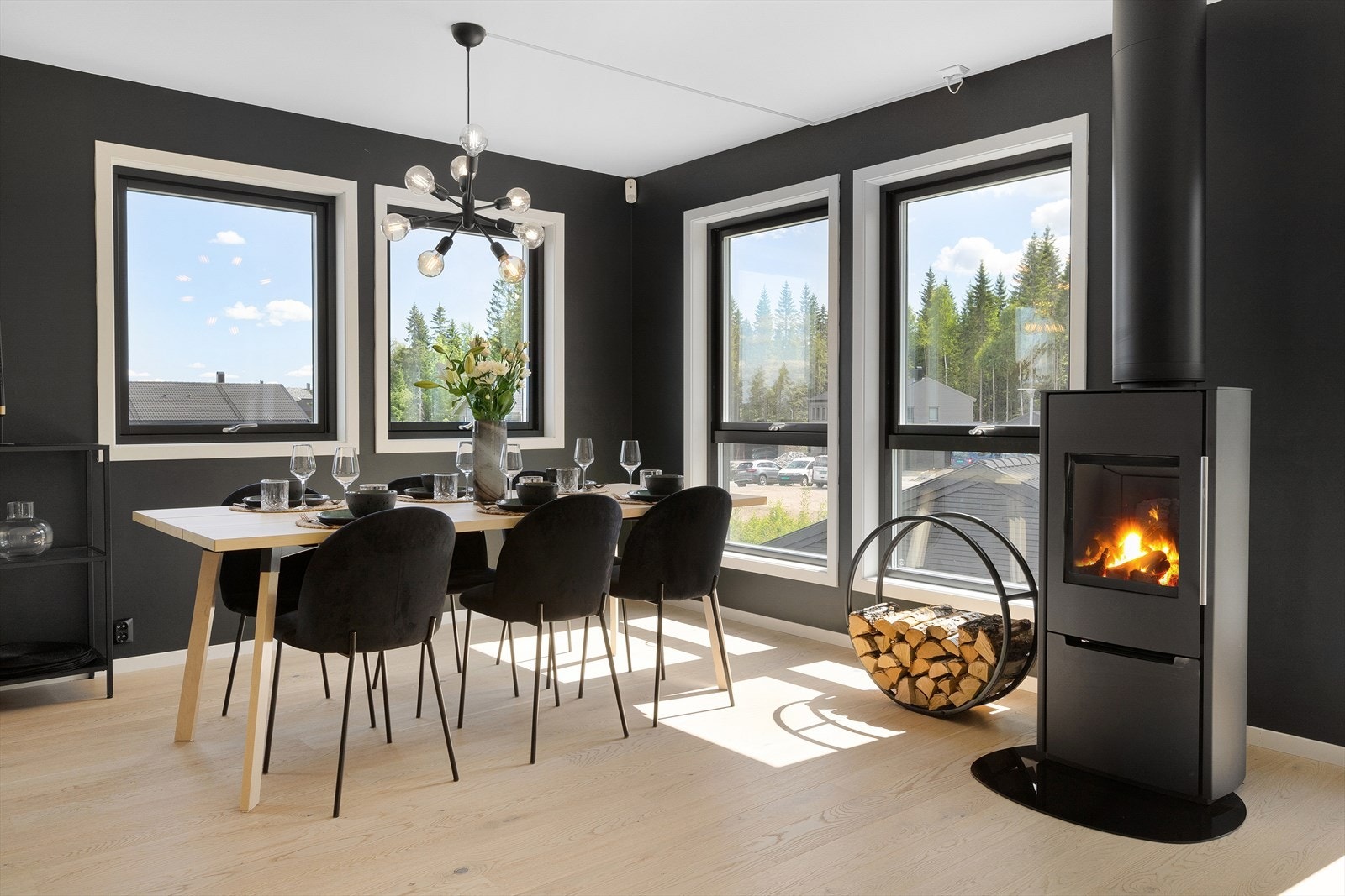 Her er det rom for å samle venner og familie rundt et langbord. Galleribilde