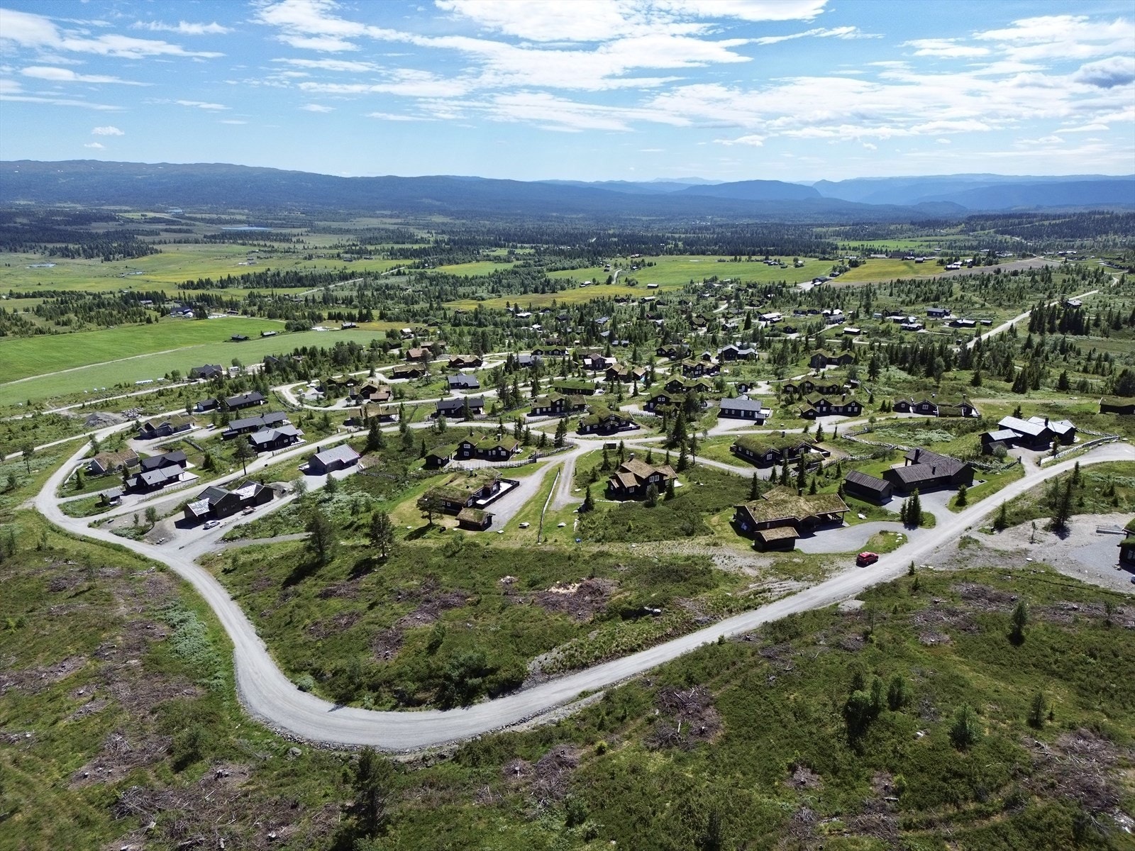Fra tomtene er det bare å skli ned i skiløypene som ligger like nedi veien. Galleribilde