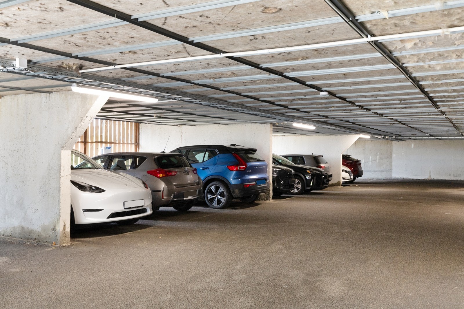 Med boligen følger en garasjeplass med mulighet for å montere lader Galleribilde