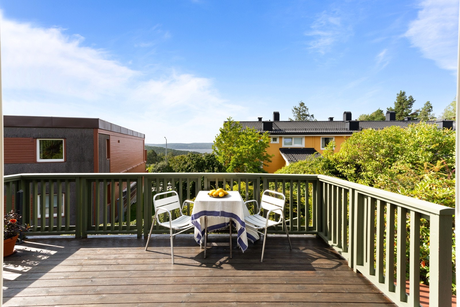 Luftig og solrik terrasse på 13 m² mot vest Galleribilde