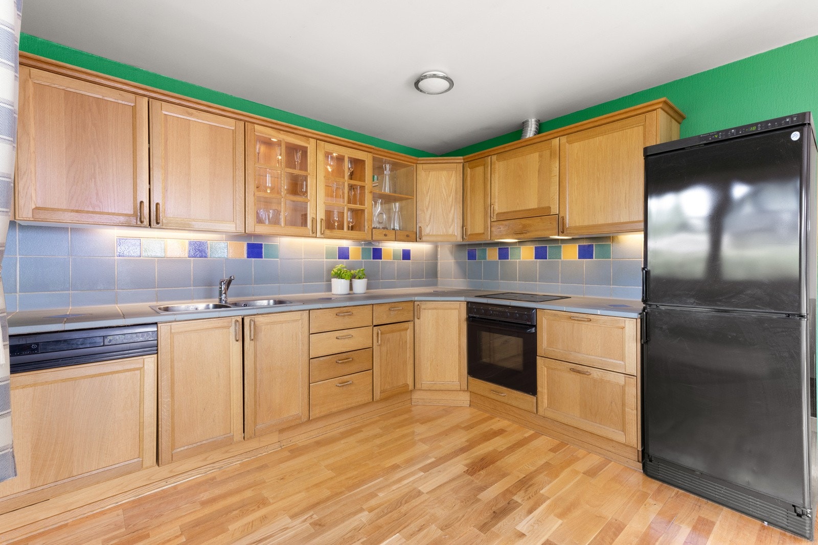 Alle hvitevarer på kjøkken medfølger Galleribilde