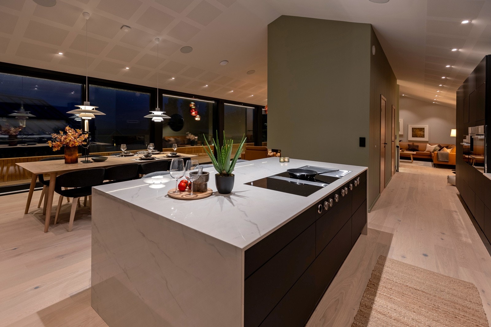 Et stilfullt og meget praktisk kjøkken fra Aubo Galleribilde