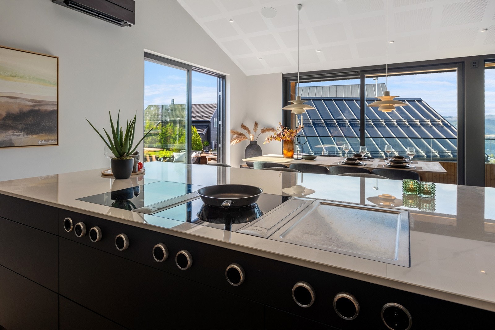 BORA platetopp og grill og teppeanyaki, stålplate med to individuelle soner, en meget smart plate til allbruk. Galleribilde