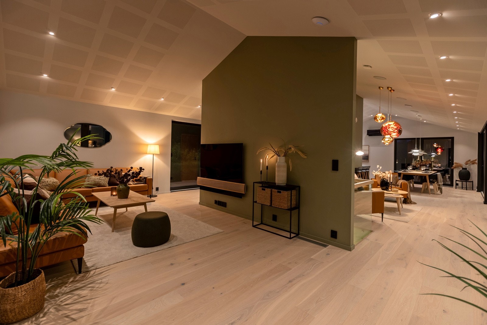 Stuen er inndelt i flere møbleringssoner. Galleribilde