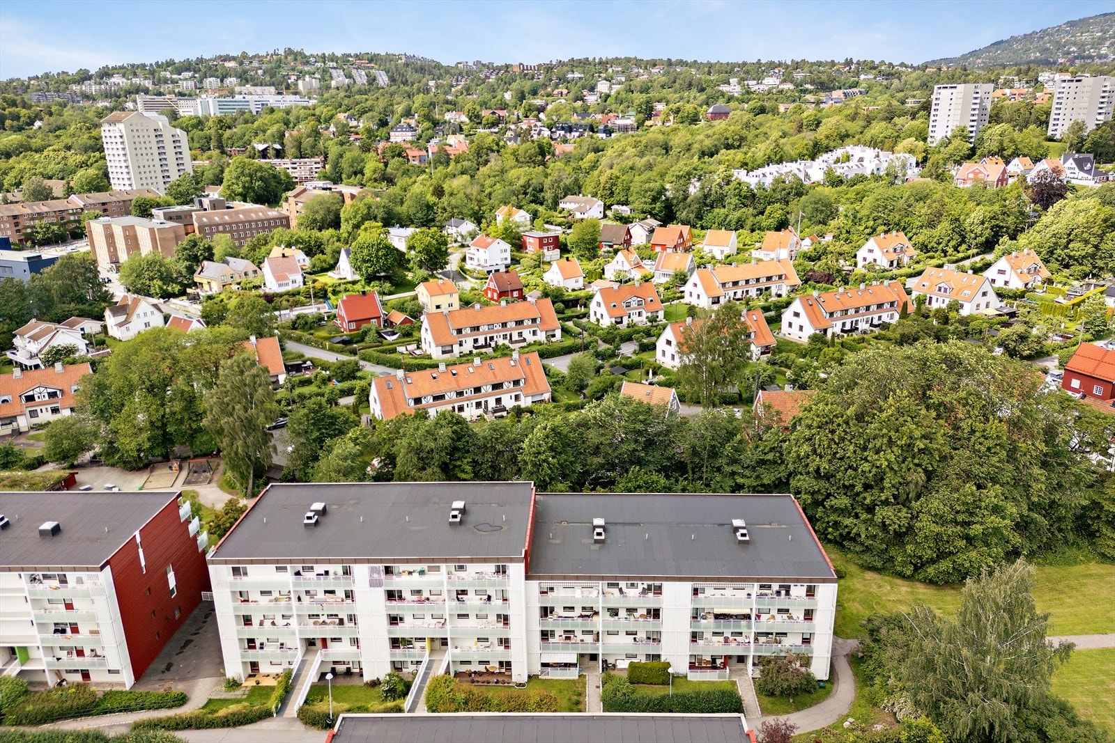 Leiligheten ligger i et sentralt, rolig og meget populært boligområde på Skøyen. Rett i nærheten finner du blant annet Skøyenparken og Frognerparken med sine flotte tur- og grøntområder. Galleribilde