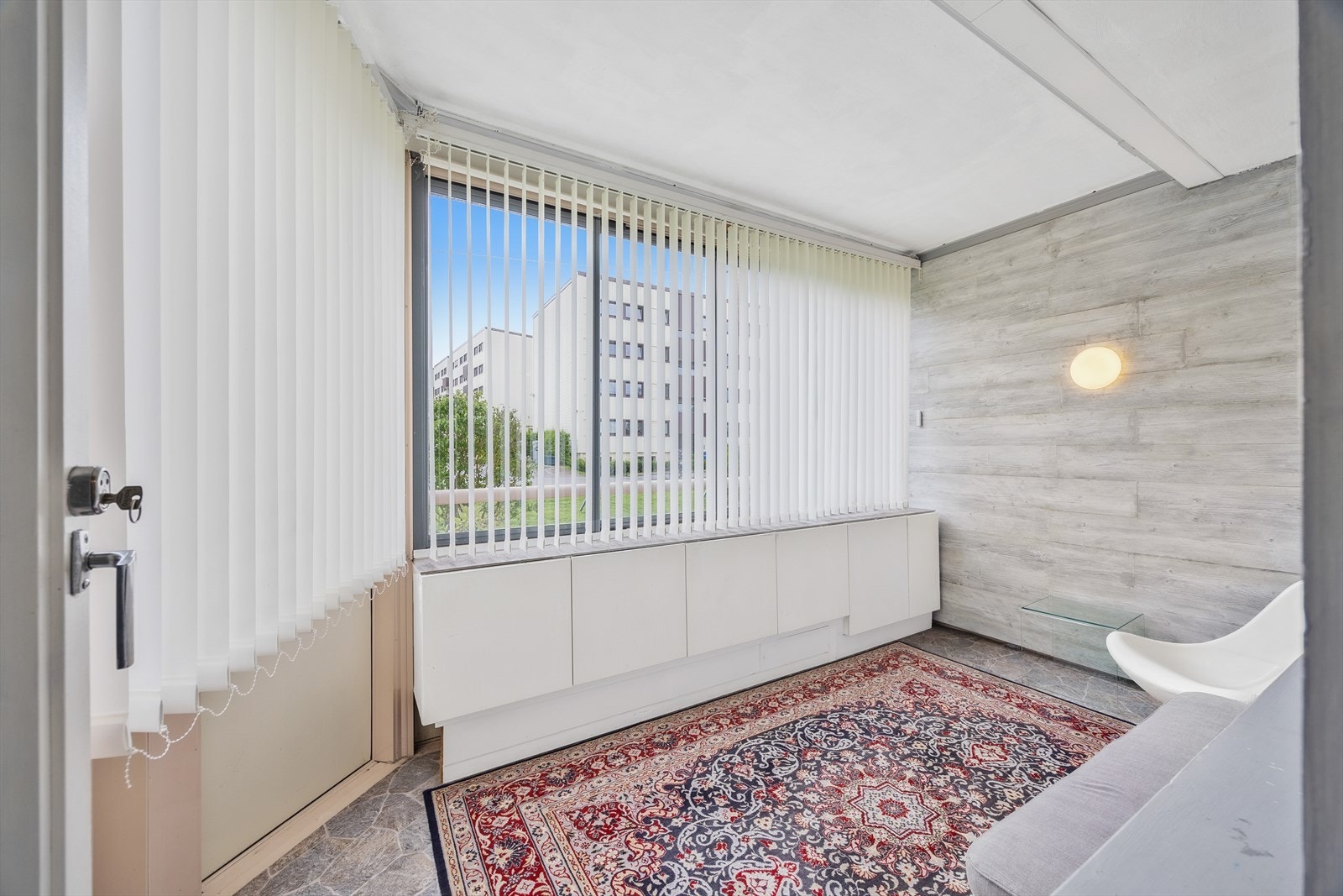 Utstyrt med persienner som kan skjerme ved behov Galleribilde