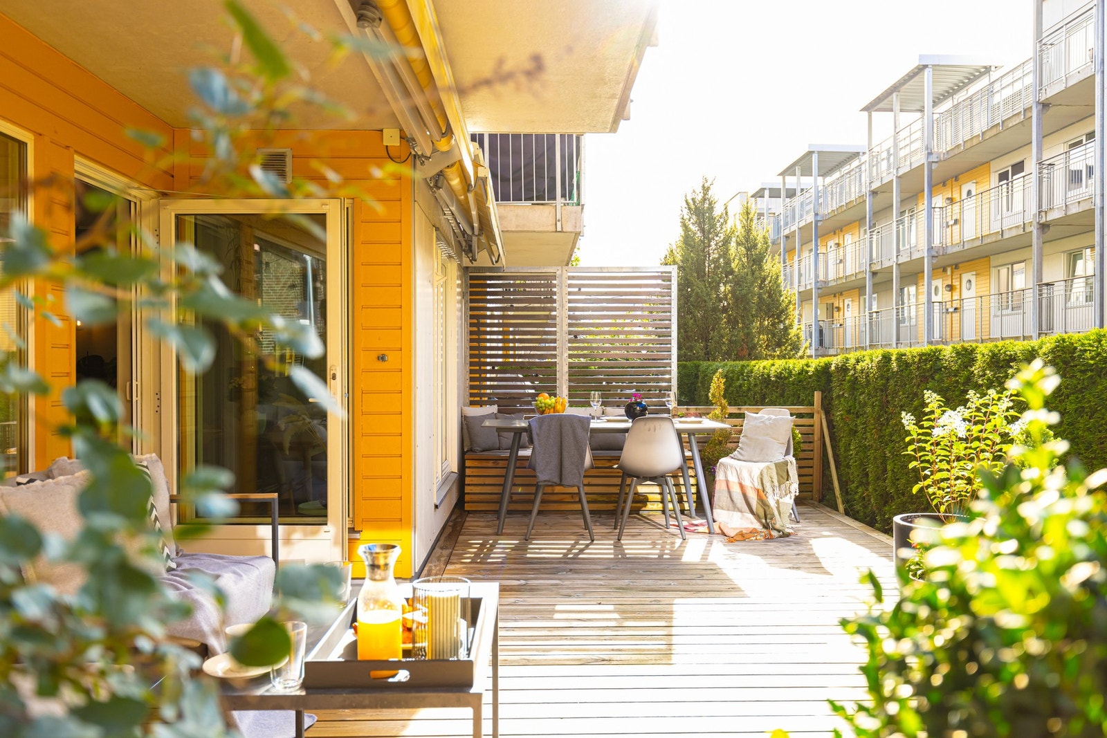 Leiligheten har en herlig markterrasse på hele 33 kvm. Galleribilde