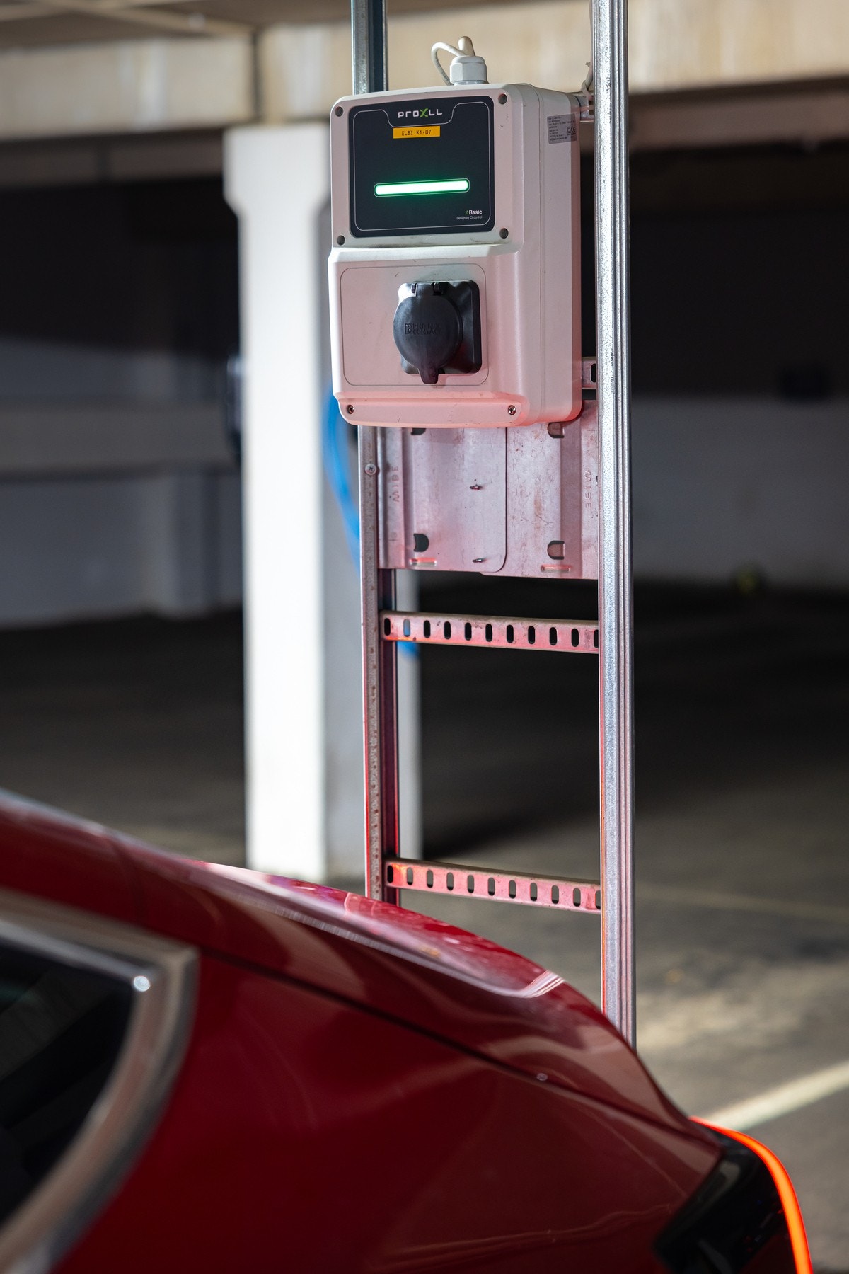 På plassen er det montert ladeboks. Galleribilde