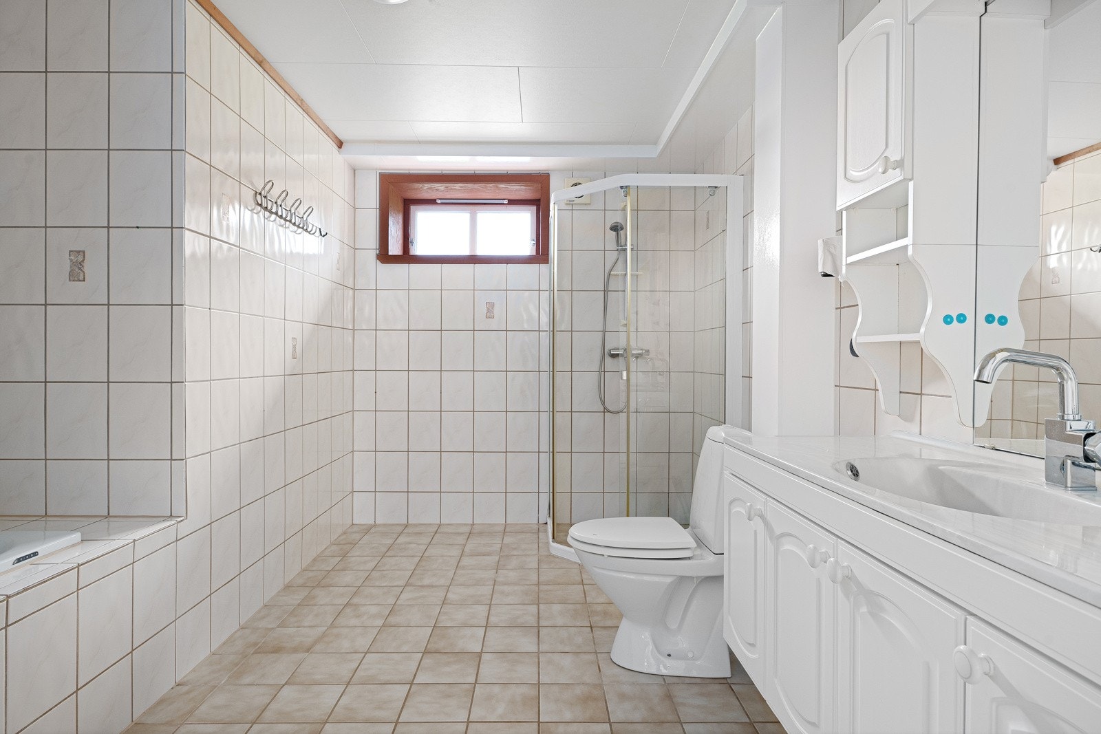 Bad i underetasjen. Galleribilde