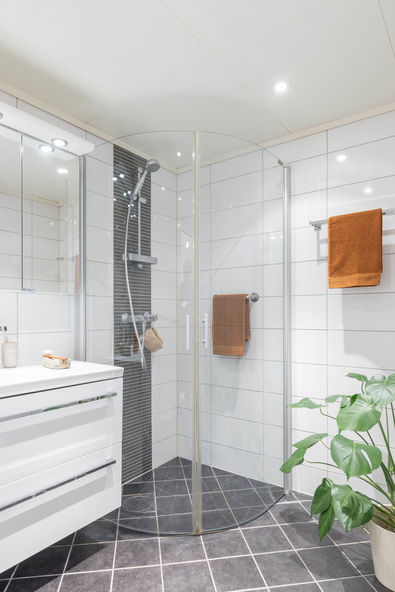 Både Bad og WC ble pusset opp i 2010/2011 i regi av borettslaget. Galleribilde