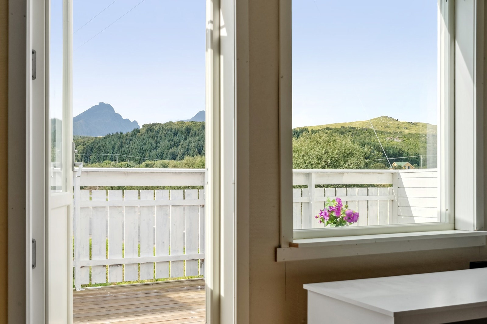 Fra soverom kommer vi ut til balkongen. Galleribilde