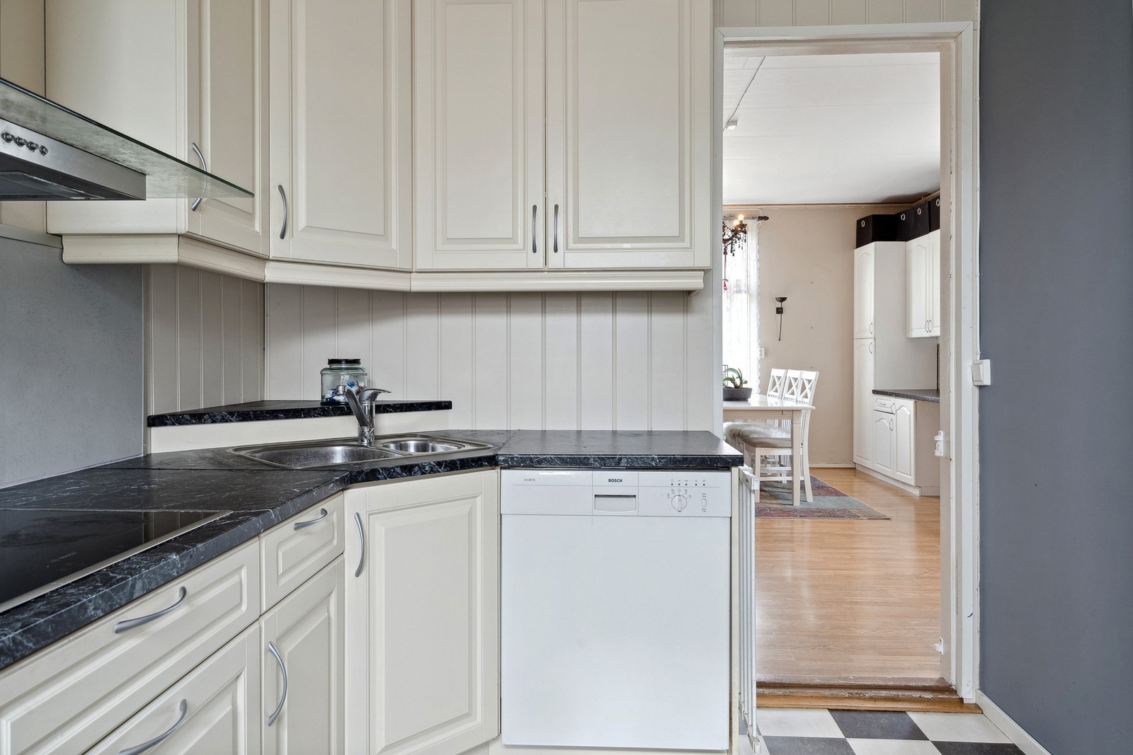 God lagringsplass i skuffer og skap. Galleribilde