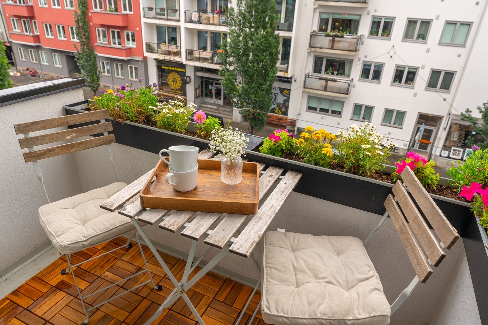 God plass til utemøblement og beplantning. Galleribilde