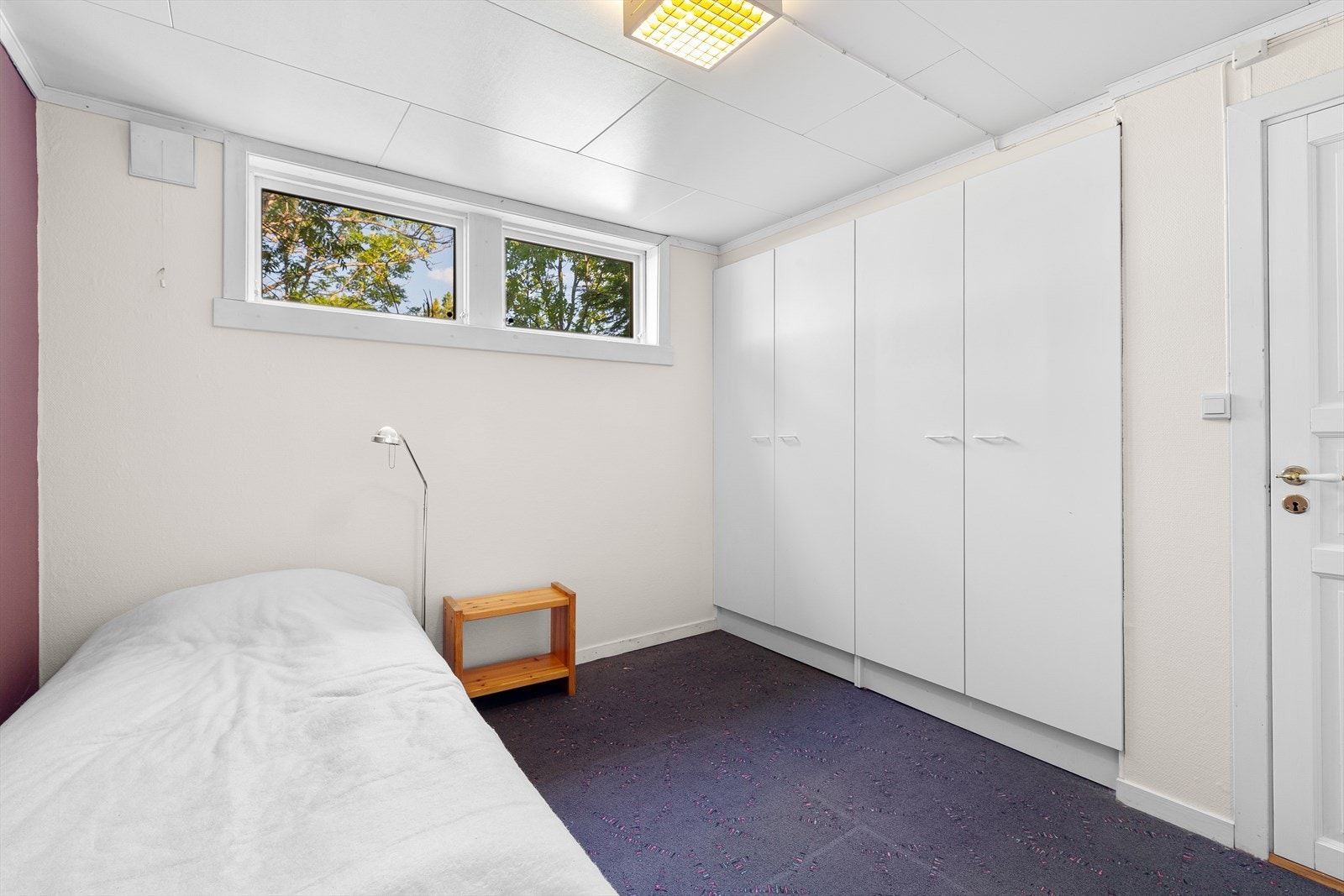 Boligen går over tre etasjer og har tre soverom av god størrelse. Galleribilde