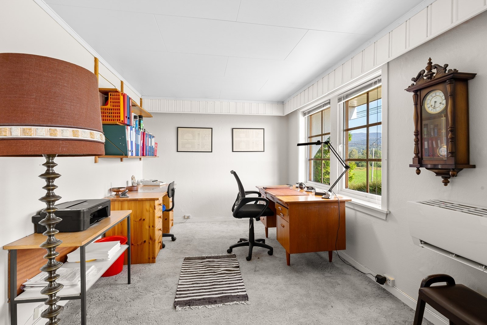 Det er også innredet et praktisk kontorplass, et perfekt sted for hjemmekontor. Galleribilde
