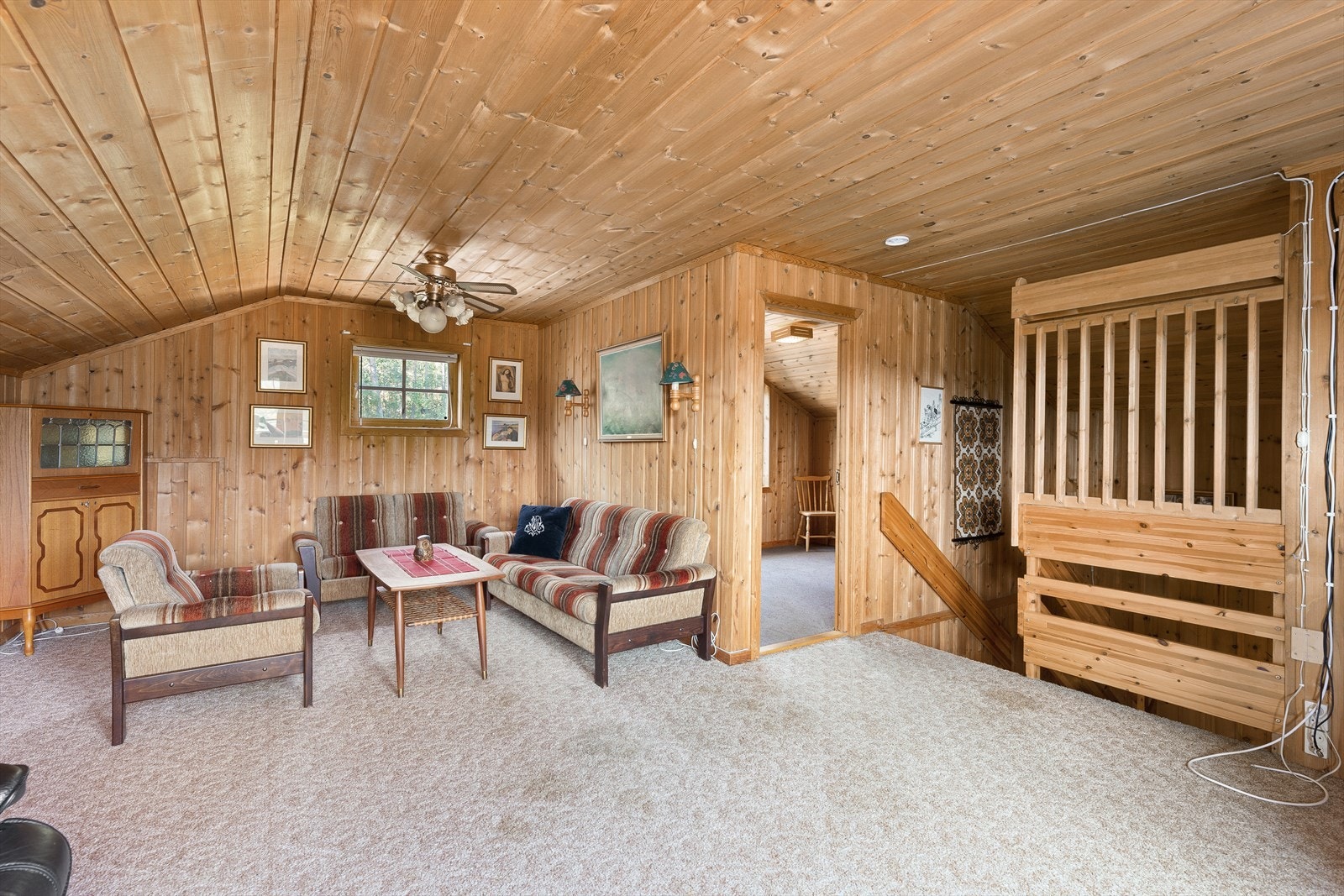 I 2.etasje finnes en hyggelig tv-stue med hyggelig utgang til en fin balkong. Galleribilde