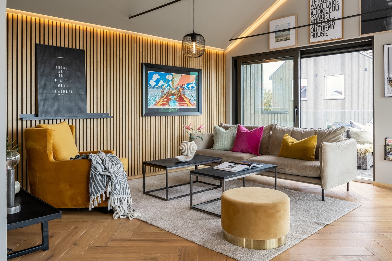 Elektrisk gulvvarme samt balansert ventilasjon med varme-gjenvinning gir en behagelig oppvarming av hele boligen. Galleribilde