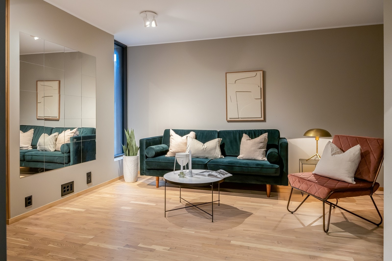 Kjellerstue. Galleribilde