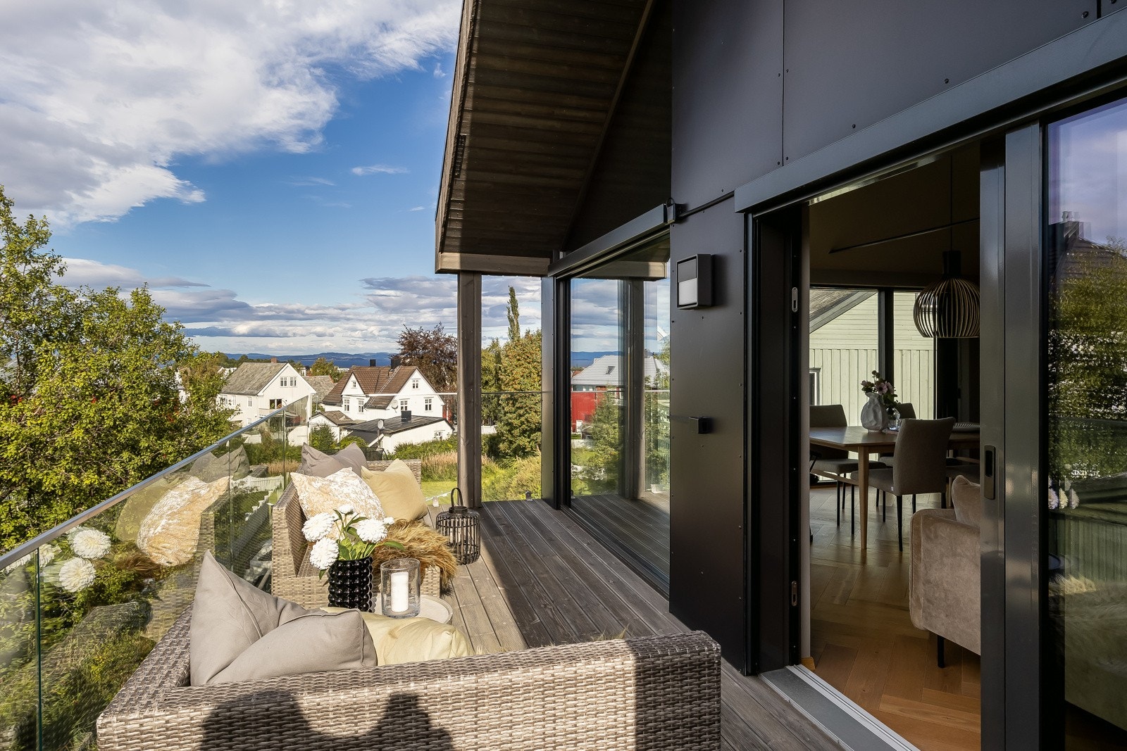 Balkong i hovedetasjen. Galleribilde