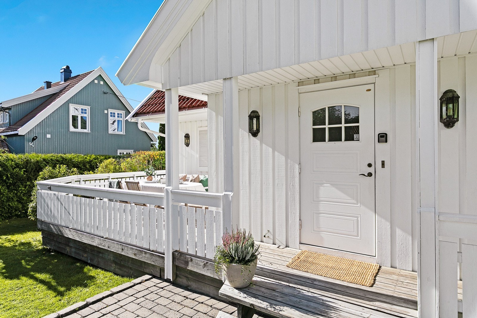 Flere solrike uteplasser på eiendommen Galleribilde