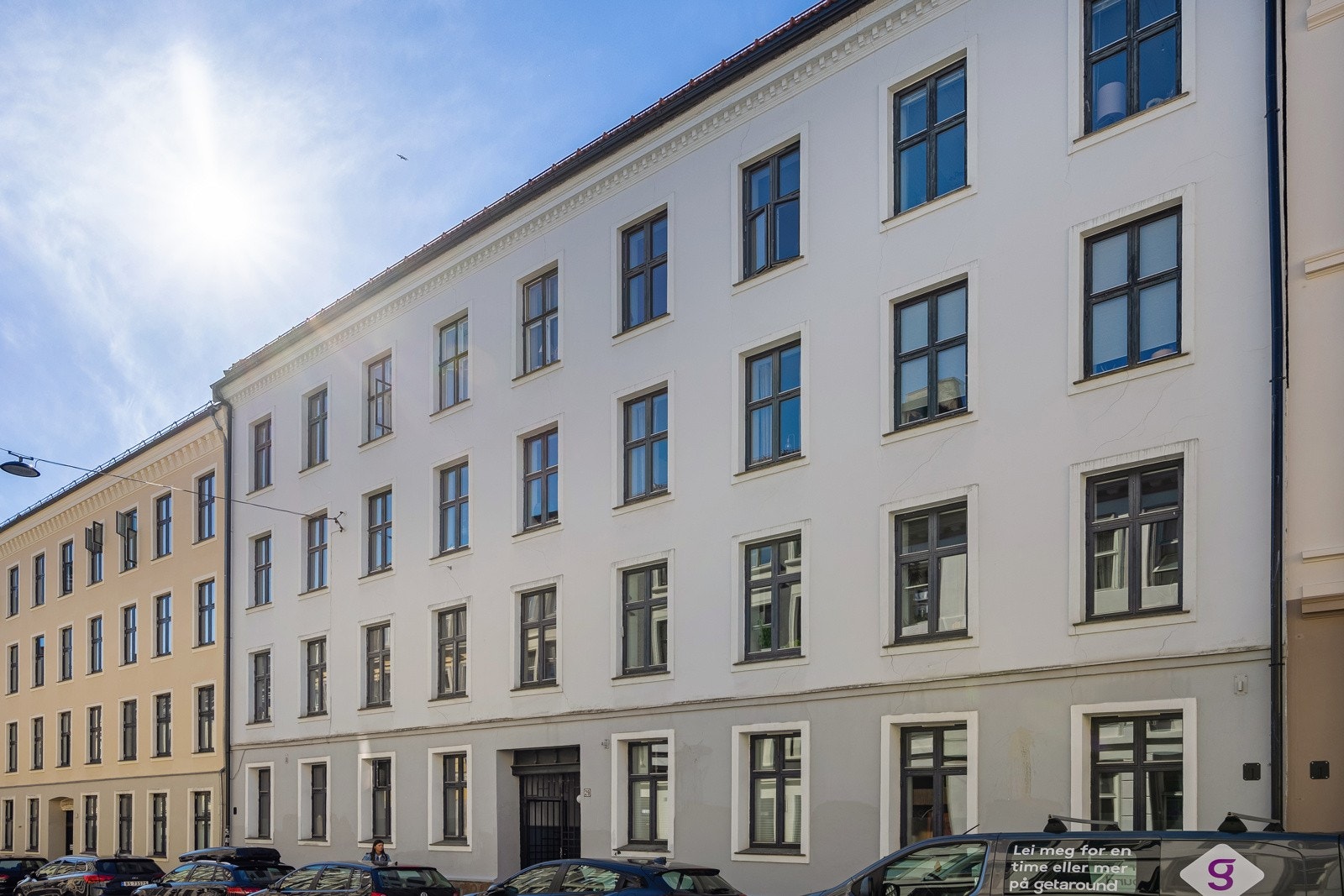 - Fasade mot gate. Leiligheten er gjennomgående og ligger i 4. etasje - Galleribilde