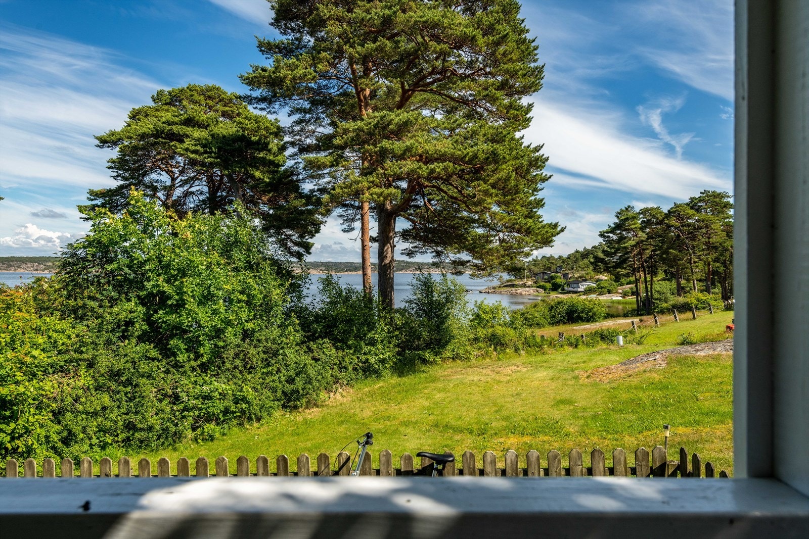 Utsikten fra kjøkkenvinduet. Galleribilde