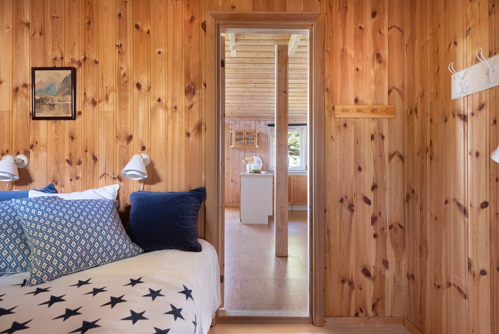 Fra soverom nr. 2 og ut mot kjøkken/stue. Galleribilde