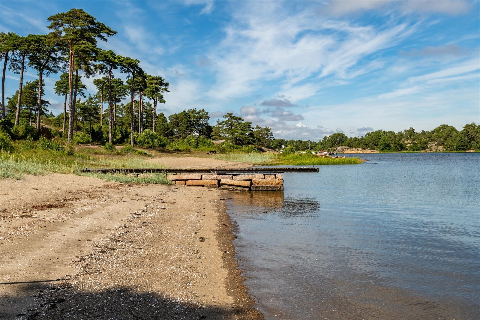 En av de største attraksjonene i nærheten er Olastranda, en populær og barnevennlig badestrand som ligger bare et steinkast unna. Galleribilde