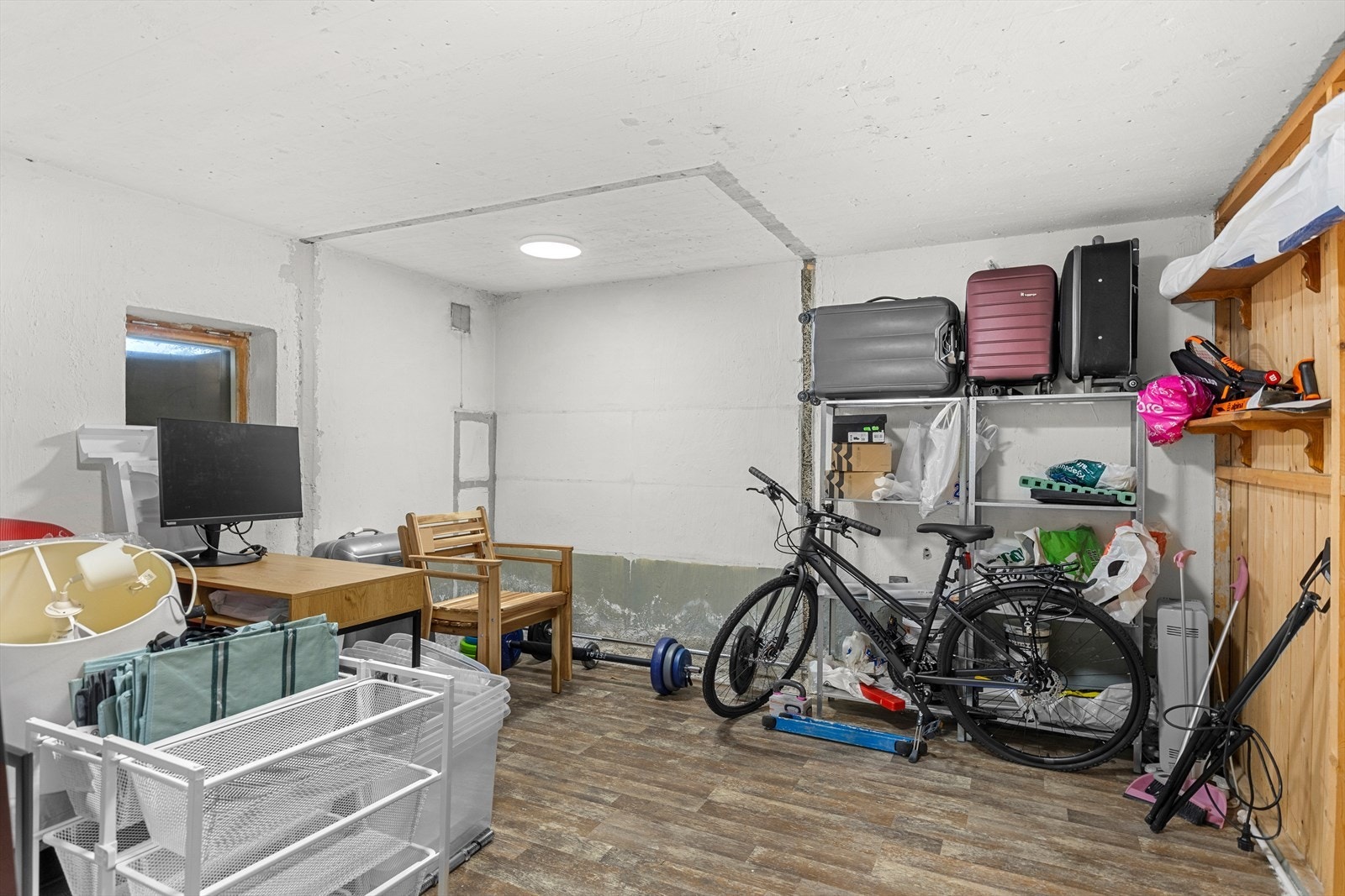 Godt med oppbevaringsplass i leilighetens private bod på hele 13 kvm, samt at det er felles sykkelbod. Galleribilde