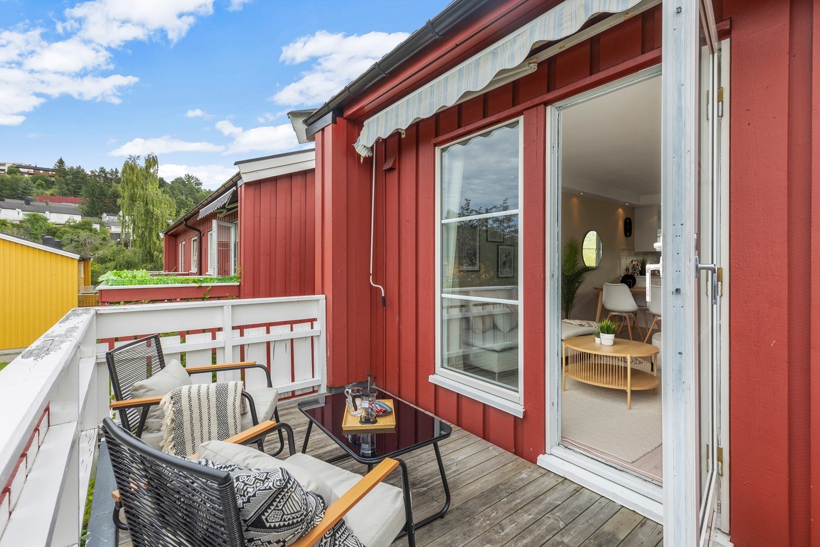 Uteplassen er 7 m² og er vendt mot vest, noe som sørger for gode solforhold. Galleribilde