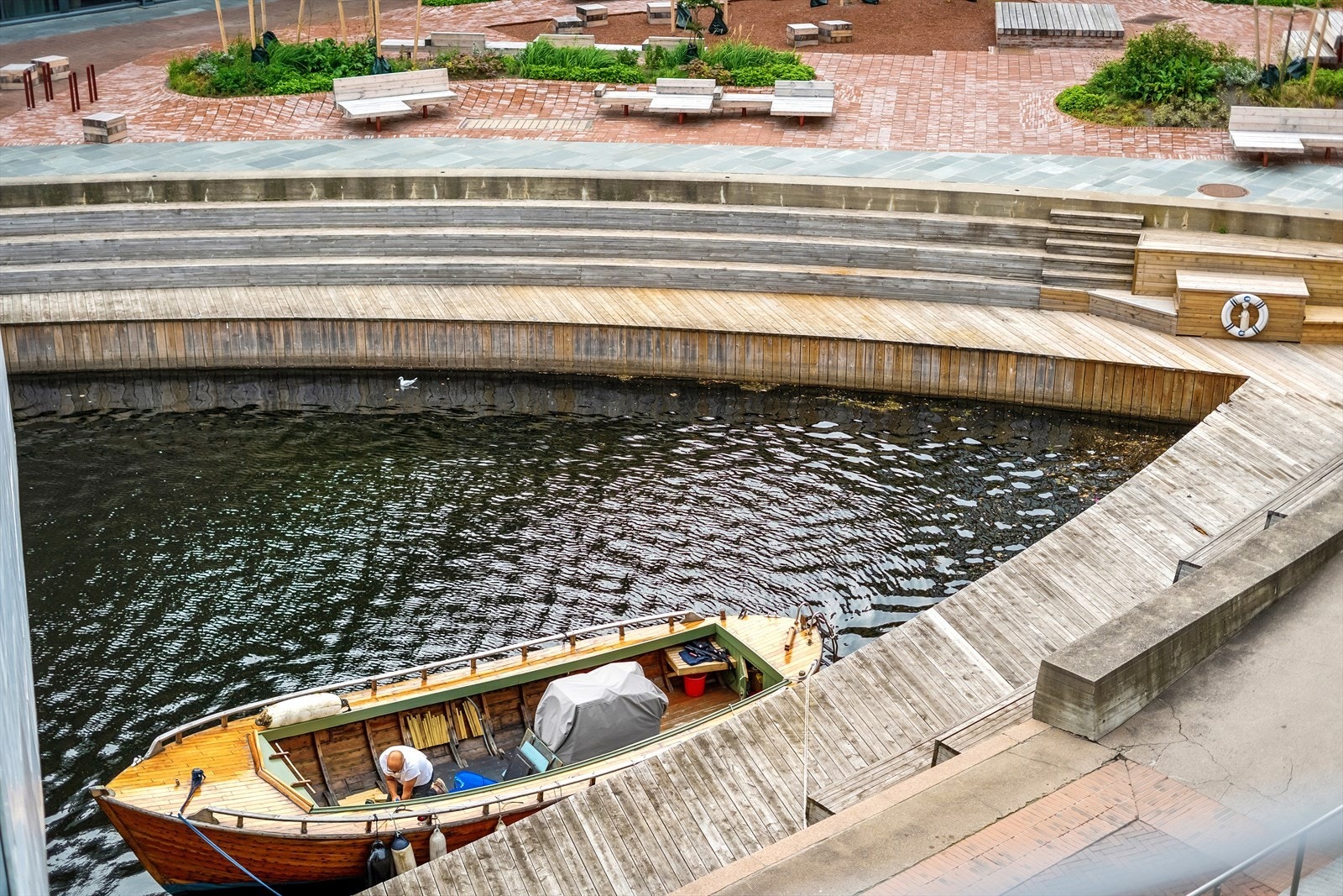 Fantastisk beliggende på Aker Brygge med utsikt mot kanalen og Bryggetorget Galleribilde