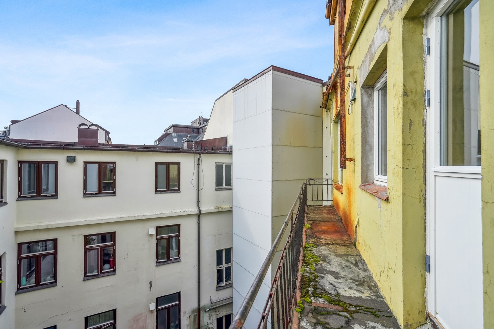 Leiligheten har egen sydvendt balkong på ca. 8 m² Galleribilde