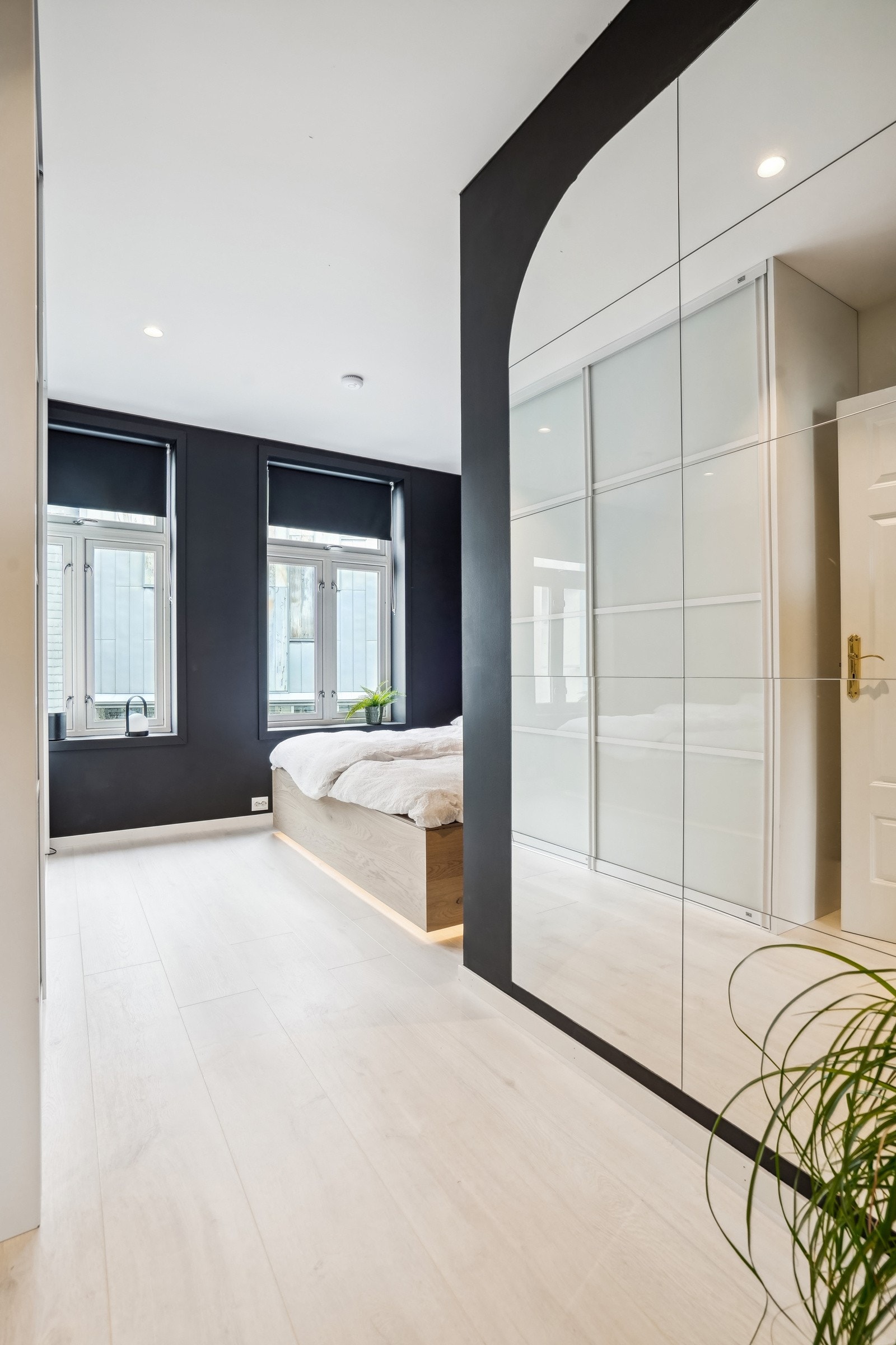 Hovedsoverommet er romslig og har eget garderobeskap. Galleribilde