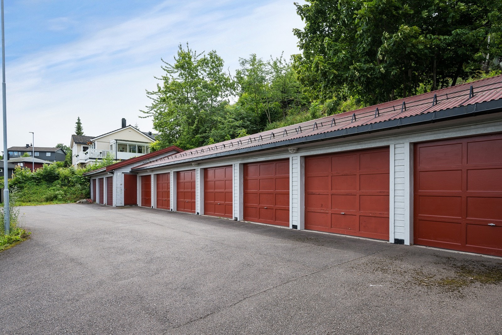 Det medfølger 2 garasjer. Galleribilde