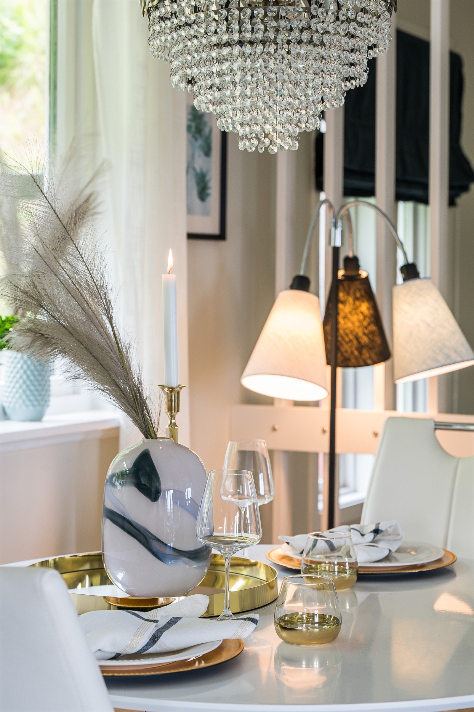 Med god plass til spisestuemøblement er det hyggelig å samle familie og venner til selskap. Galleribilde